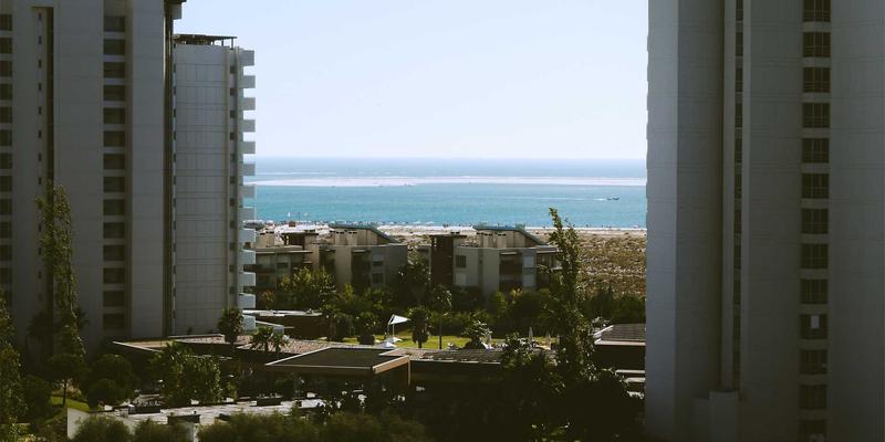 从欧洲到亚洲的旅游启示：北美洲五大湖水资源管理如何平衡生态与跨国界分配